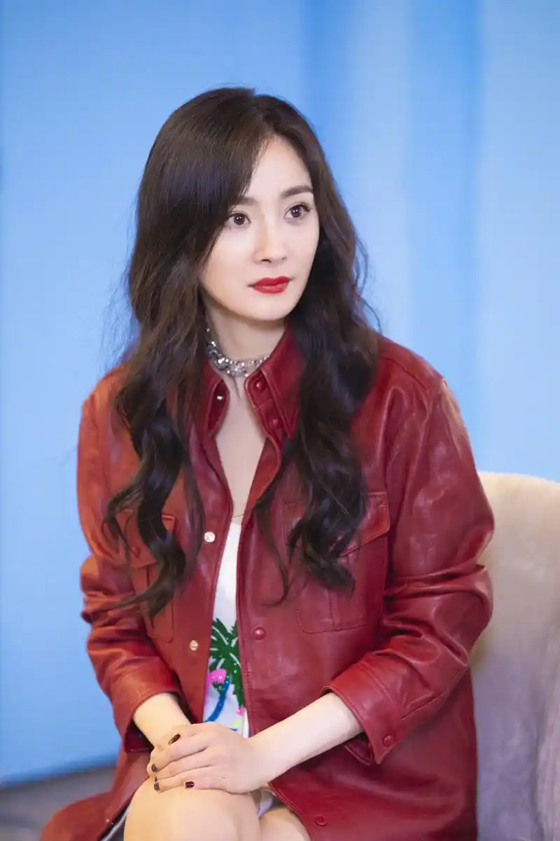 杨幂红色皮衣酷美写真图片89