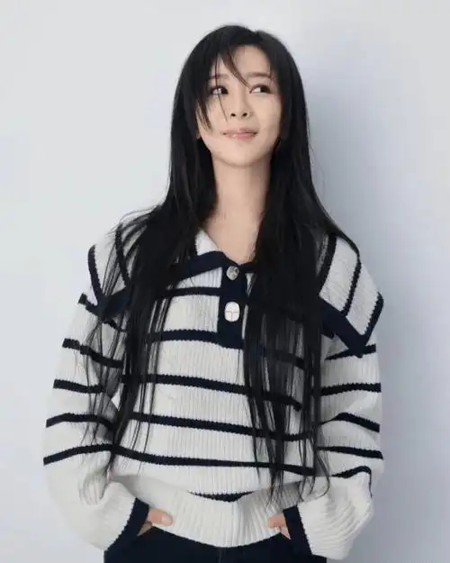 杨紫私服造型出圈,又美又实用_牛仔_气质_年龄