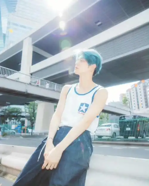 抓住夏日的尾巴无袖之神崔然竣