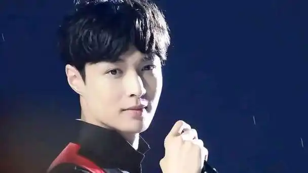 张艺兴,1991年10月7日出生于湖南省长沙市,中国内地男歌手,演员,韩国