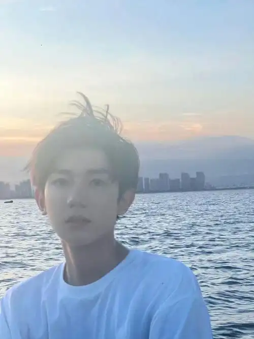 王源超话wy唯爱王源超话【2024-07-06 日常】辛苦大家"文字可能无法