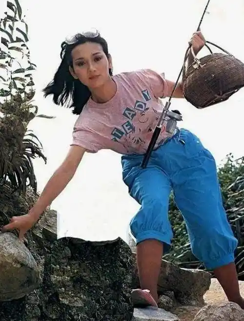 天生俏丽静雅宜人赵雅芝12张少女时期的老照片欣赏