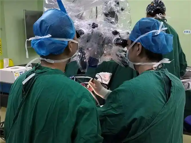 小套筒,大智慧——神经外科成功完成一例三角区脑膜瘤切除术