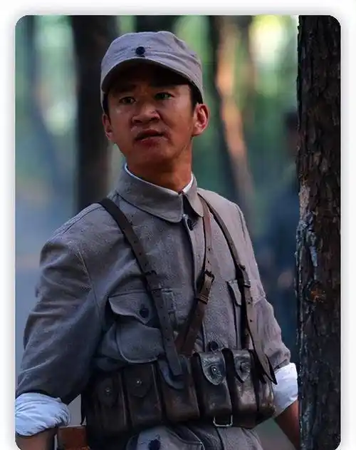 李嘉明自嘲是18线小演员,他拍的戏确实不算多,早年因出演电视剧《抗日