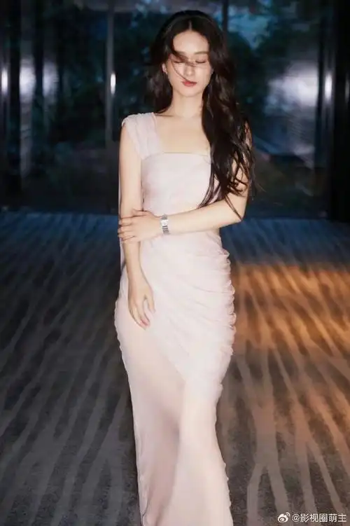 赵丽颖超话#赵丽颖希腊女神裙#我天,好美啊这套裙子!