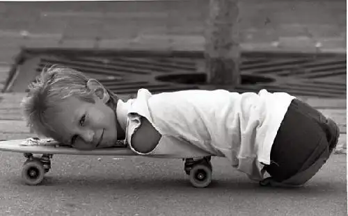 尼克·武伊契奇天生没有四肢,勇于面对身体残障,创造了生命的奇迹.