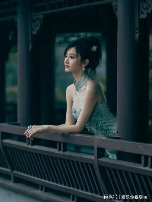 景甜穿旗袍装真的美出天际