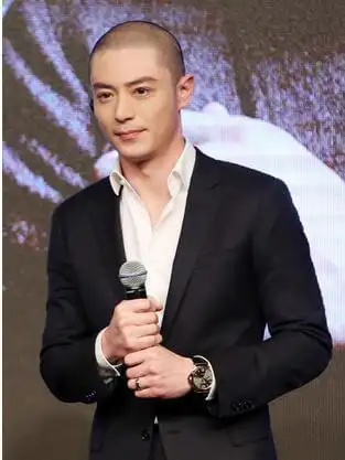 top4:霍建华剃成光头的教主,抛开演技和身材不说,还是衣冠堂堂,一表