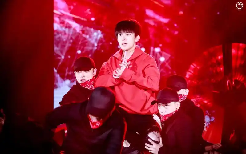 【易烊千玺】161128生日会舞蹈solo扇子舞 [tsubaki_1128]