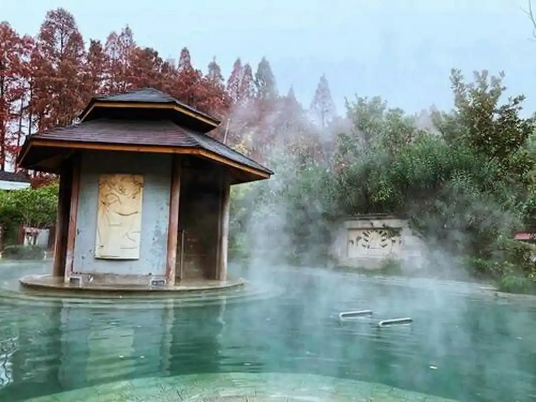 汤池温泉度假村旅游攻略 现关注惠游湖北微信工众号可免费预约 汤池温