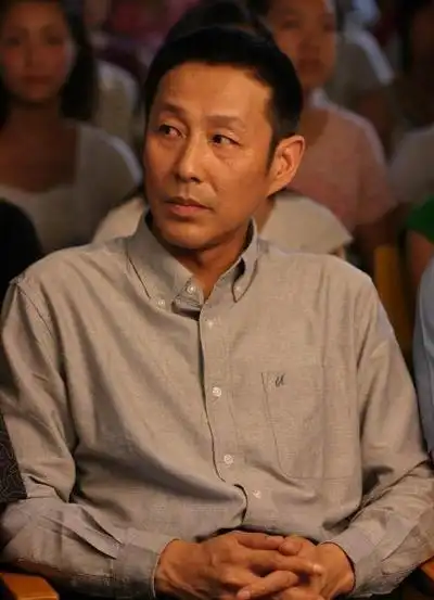 陈道明谈家人合集陈道明女儿1985年女儿陈格出生,13岁就被送到了英国