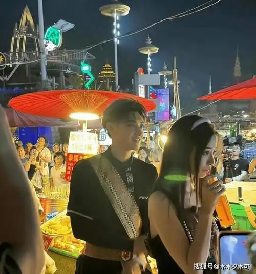 曝黄子韬求婚后续:一直沉默,粉丝集体破房脱粉,大量亲密照曝光