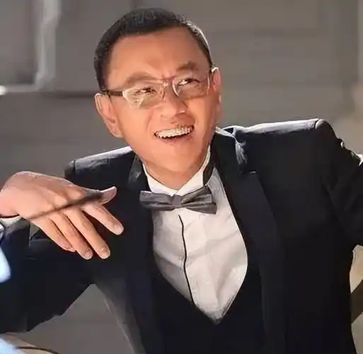 50亿身家富豪爱龙套乐张嘉译戏称片酬仅够加油费