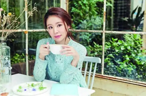 回顾:林心如老到认不出!穿宽松t恤显苍老,素颜出镜似农村大妈?