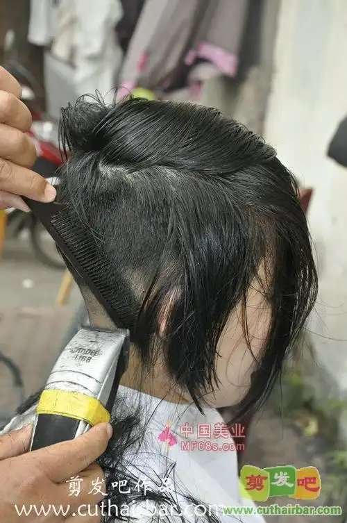 和服美女马路边剃光头剪发吧12919