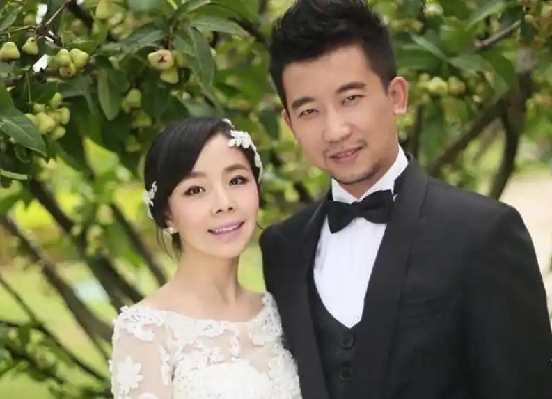 《星光大道》王二妮抱怨带娃艰辛,为老公放弃名利回农村