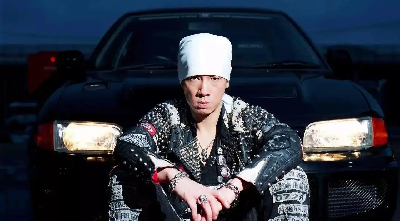 再来个余文乐和陈小春当个大魔王守擂啥的,接着把86开来,《头文字d》