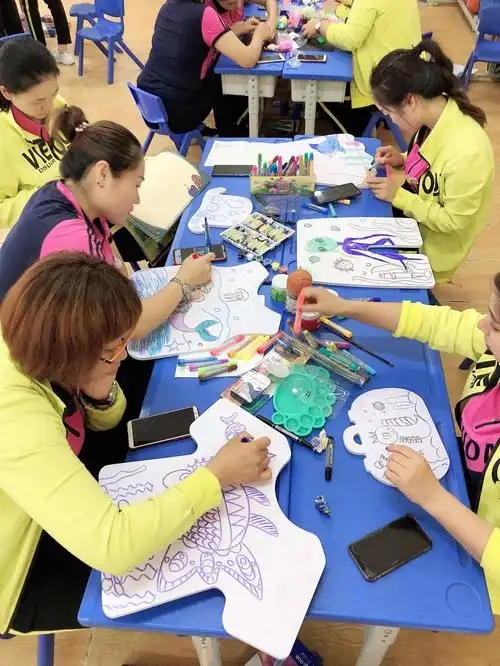 集团公司昌乐园幼儿园开展教师美术培训