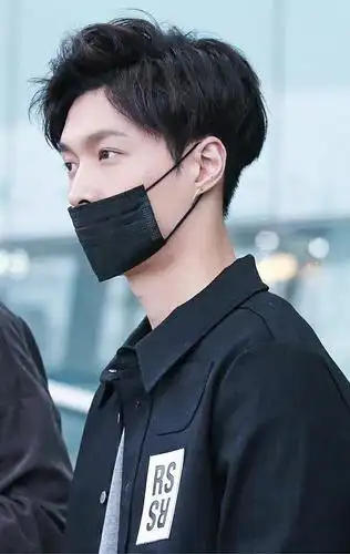 (图多,慎入)哈哈哈哈齐刘海即使你是张艺兴也有.