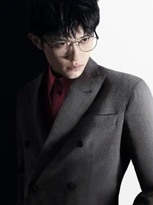 易烊千玺emporioarmani全球代言人