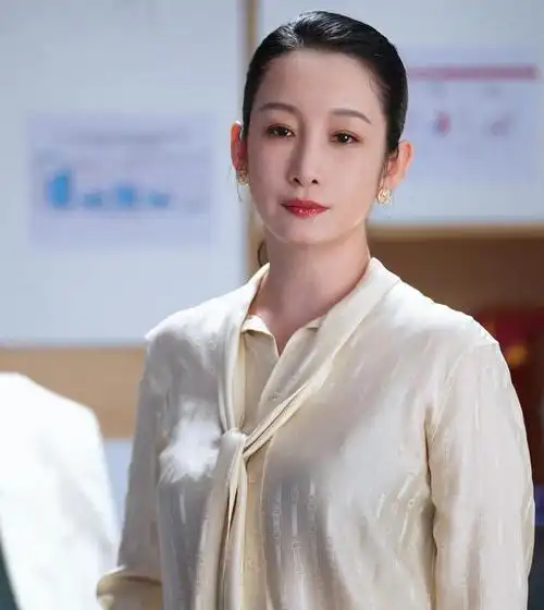 刘涛新剧《追自己的光》,故事老掉牙,姐弟恋不搭,能看下去吗?