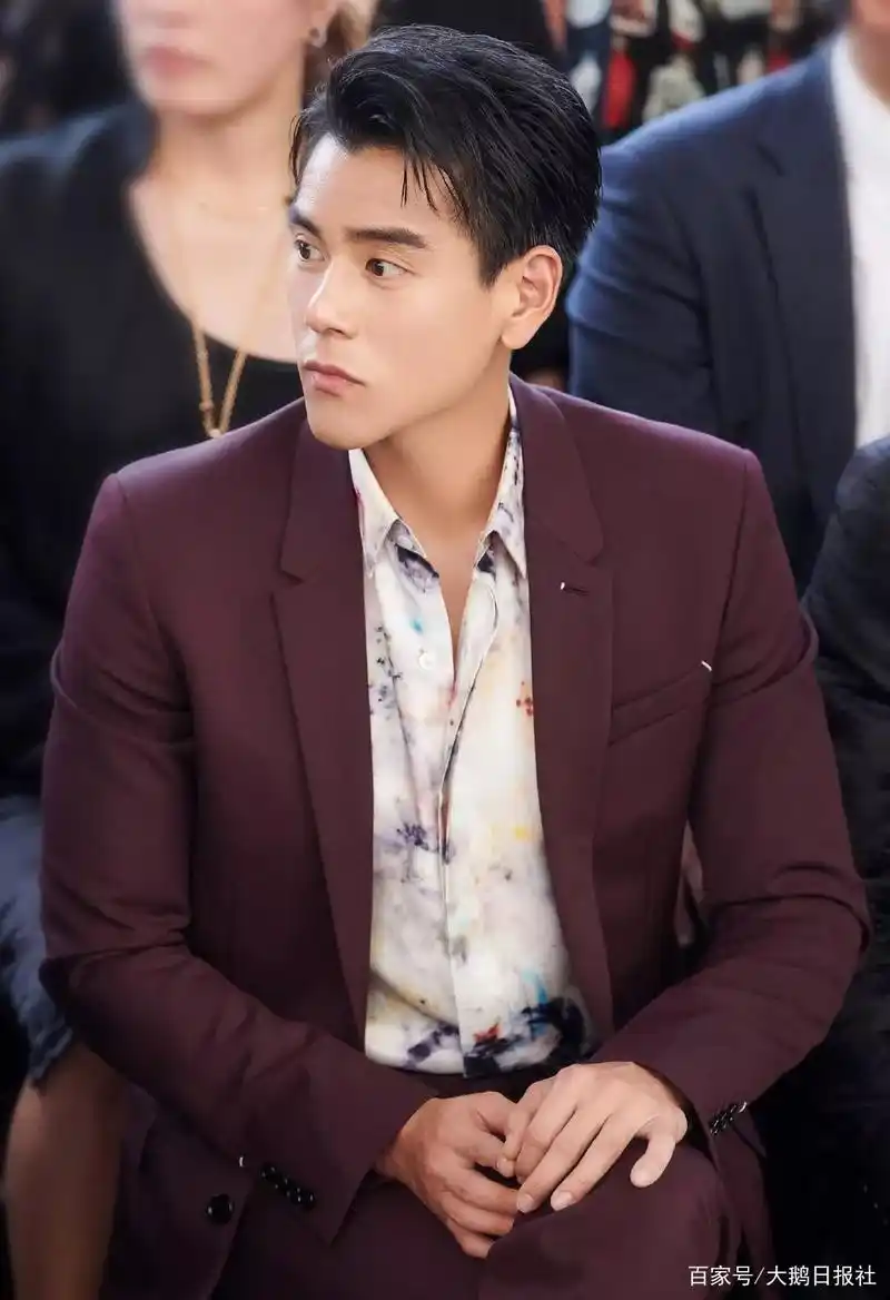 减肥前后差距有多大?彭于晏胡一天"男大十八变"瘦下来成男神!