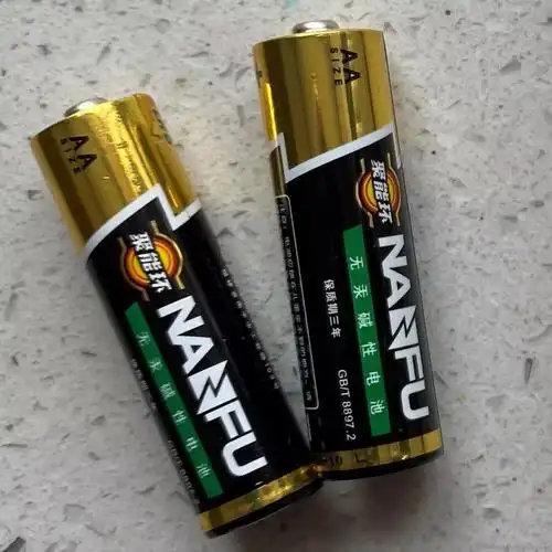 以下两种电池属于什么垃圾?q小编有点热,想开空调,遥控器居然没电了!