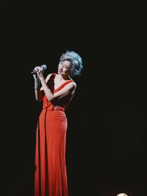 叶倩文优雅地老去何尝不是一种美丽60