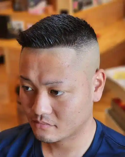 两侧铲短男发真帅气,百变时尚不落伍,适合大多数男士_发型_头发_头顶