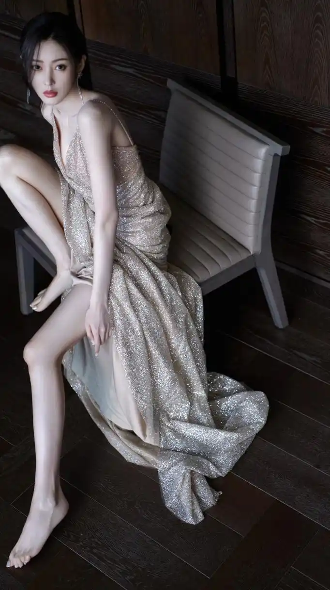 清纯美女# #张天爱# 张天爱 美腿玉足合集