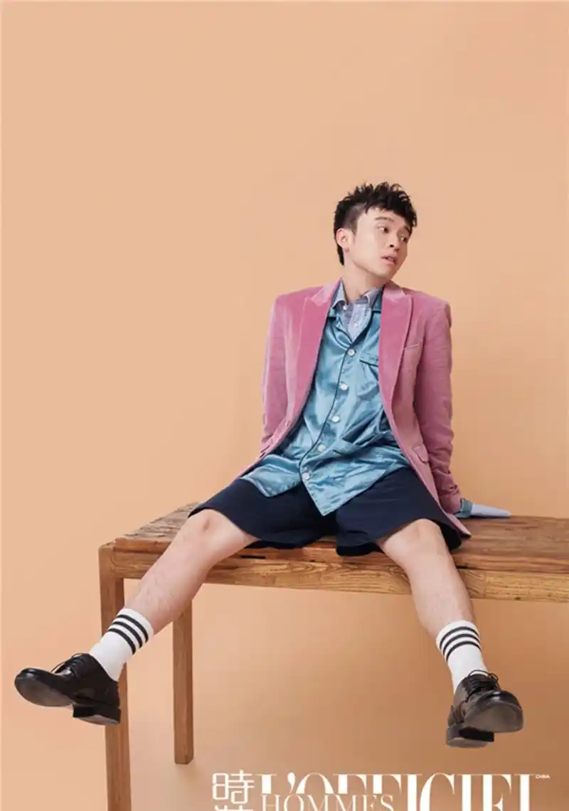 董子健俏皮演绎肌肉诱惑线条硬朗男友力爆棚