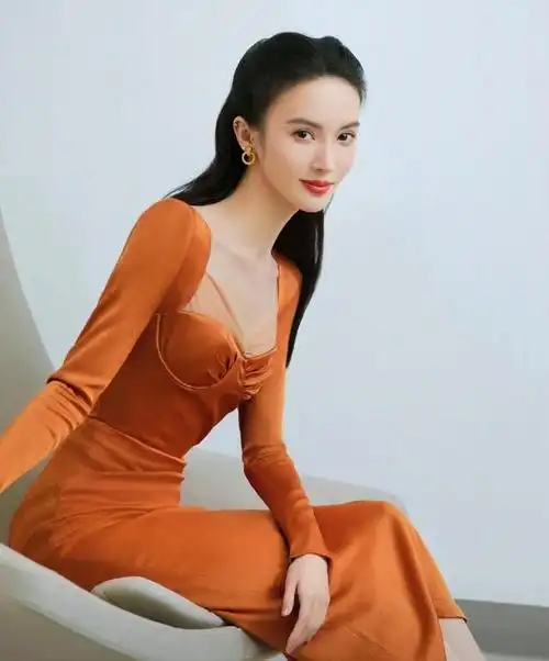 金晨是我们国内娱乐圈中备受瞩目的女演员之一,除了出色的演技之外,她