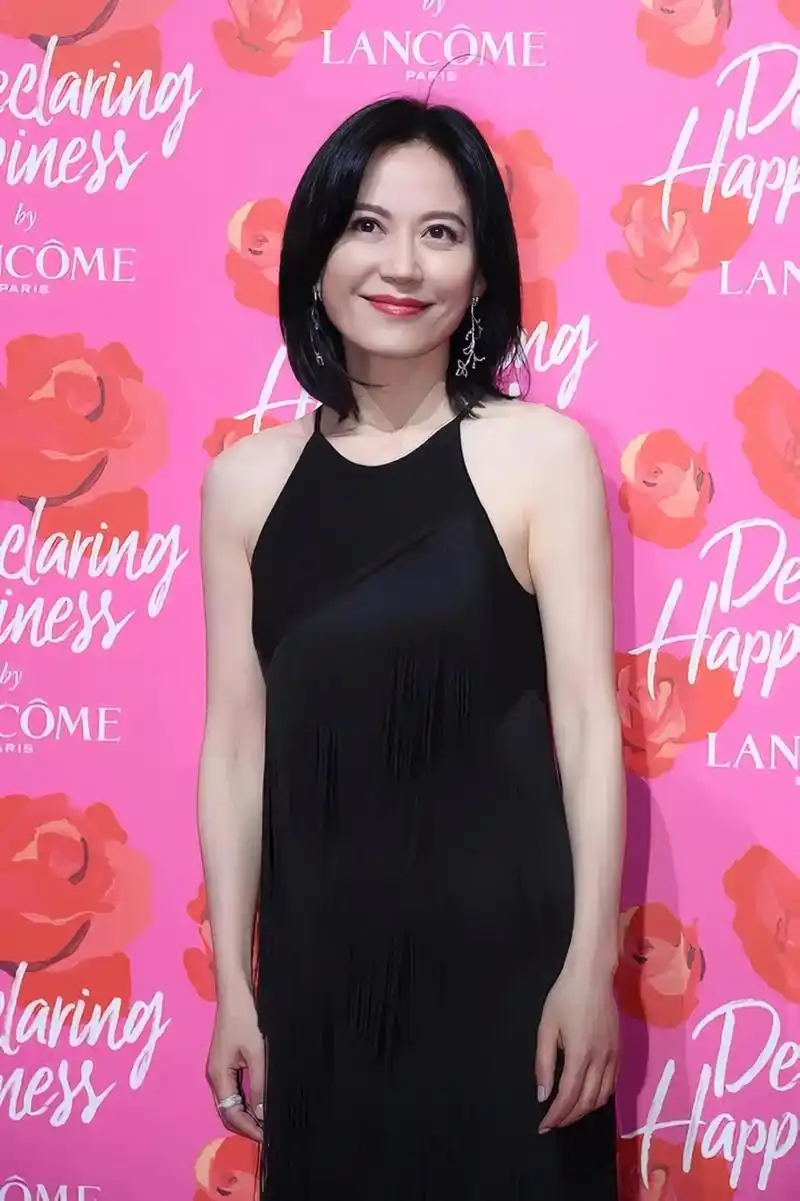 52岁俞飞鸿出席活动依旧美丽