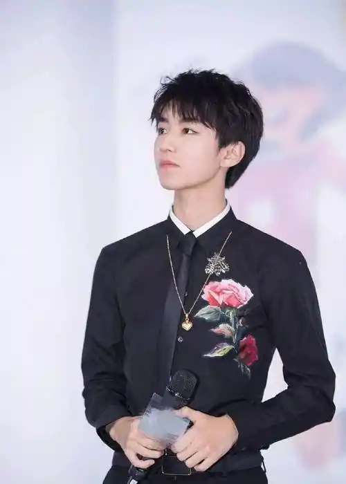 王俊凯说最浪漫的学校是北电,因为那里有个让他羡慕的地方_玫瑰花