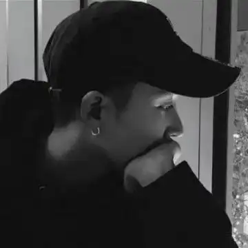 qq黑白男生头像个性酷酷的 我的自作多情把你逗笑了