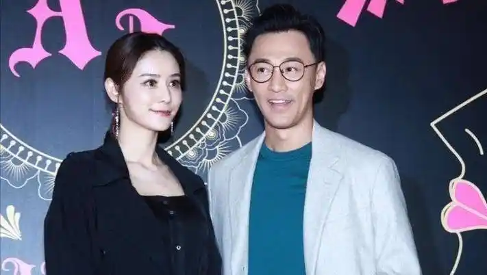 原创原创双栖巨星林峯娶小14岁娇妻张馨月录制节目女儿罕露面