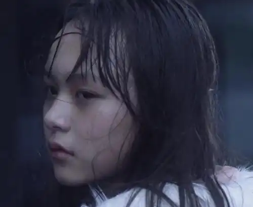 其次一个是刘楚恬,饰演夏超超的姐姐夏欢欢,2009年