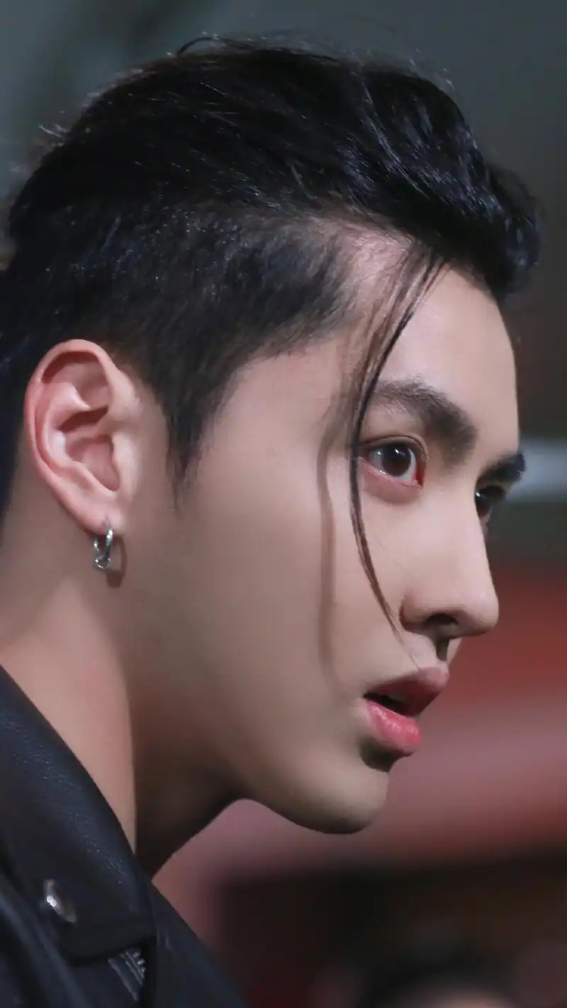 [吴亦凡] 品品吴亦凡的五官艺术:名品鼻精致立体上演侧颜杀