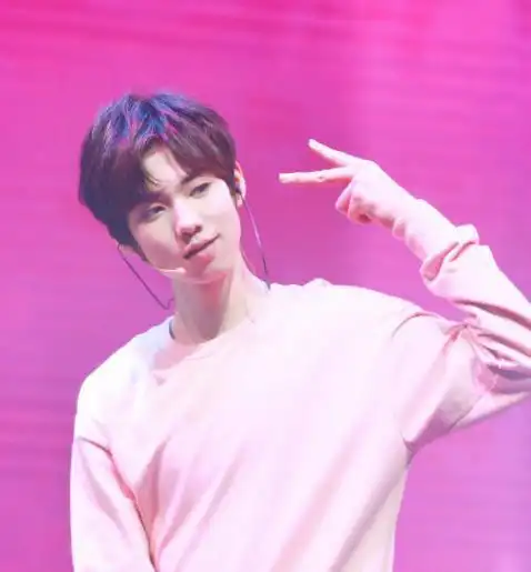 潘政霖,隔壁班的男同学.tf家族亮相.