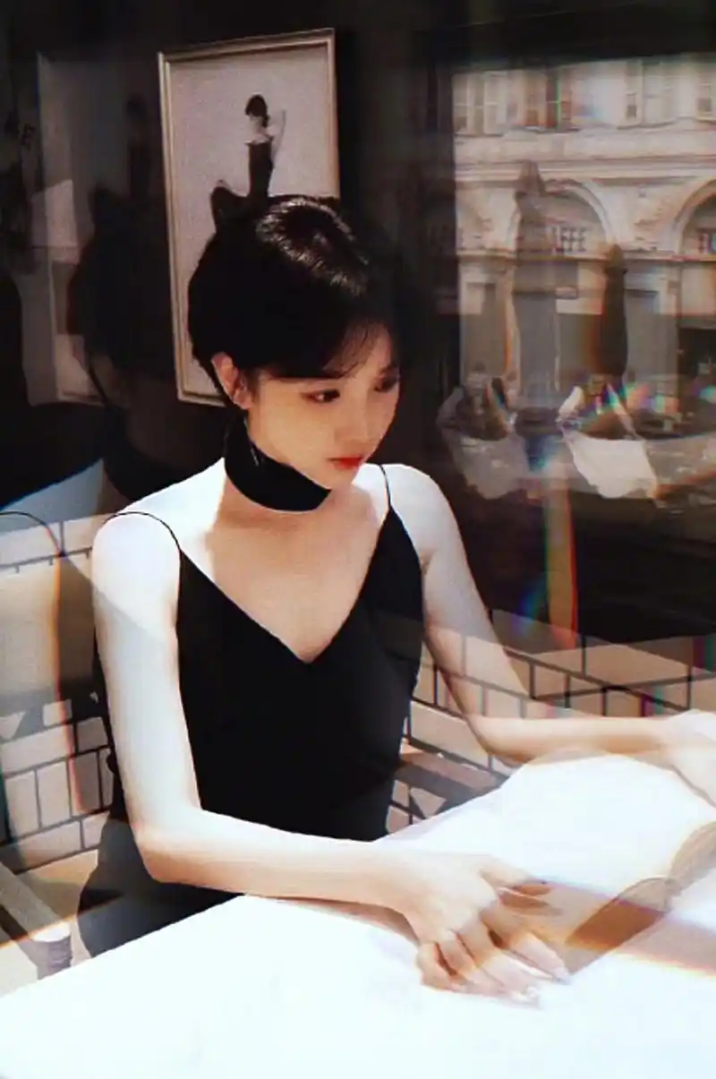 星尚人##陈小纭短发切换得好丝滑#是错觉吗,感觉陈小纭 每次短发造型