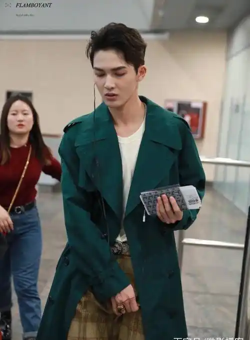 朱正廷新发型求生欲强?