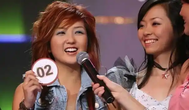 何洁:抛弃释小龙,和赫子铭离婚互撕,三个孩子两个爹,如今怎样