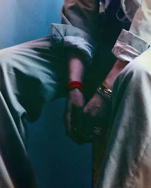 终于露脸了最新权志龙ins更新自拍照