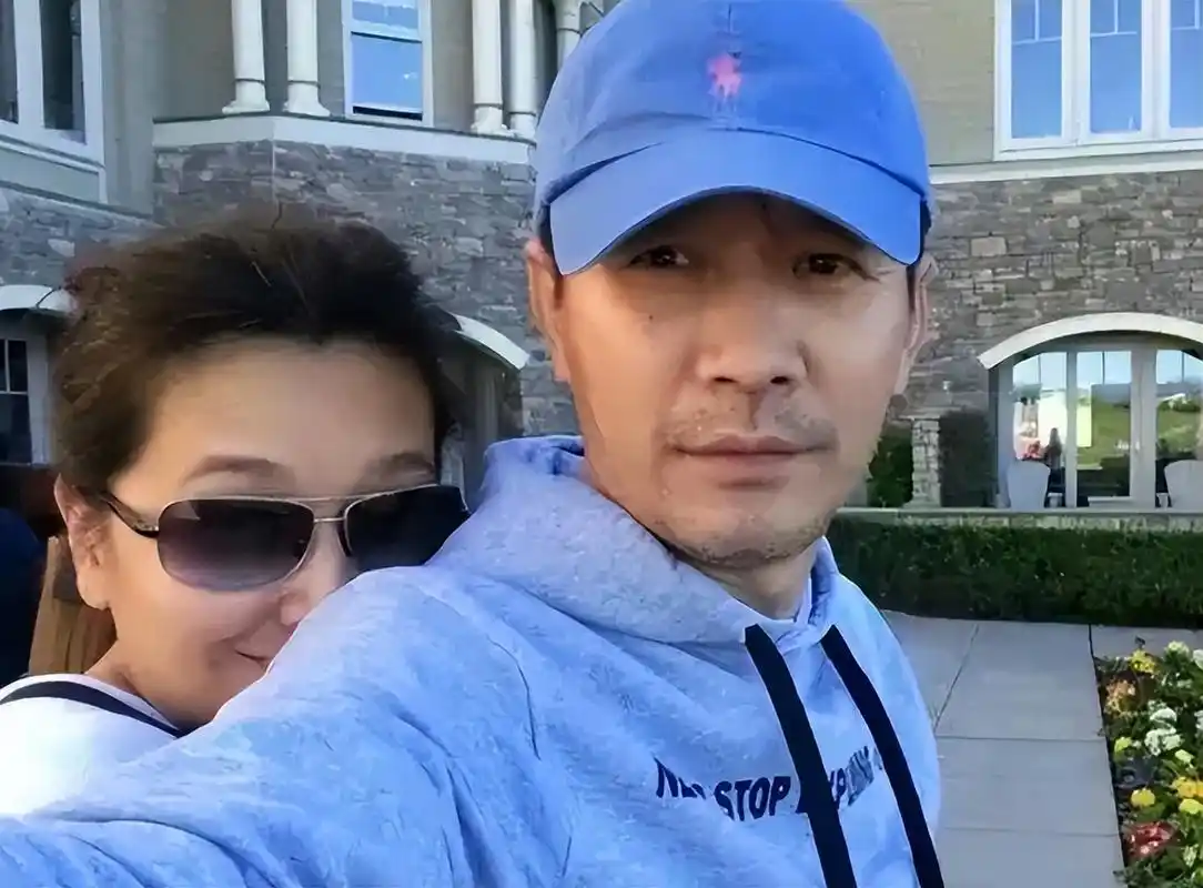 看看江珊的两任老公哪个更帅? 前夫高曙光. 现任丈夫田小洁.