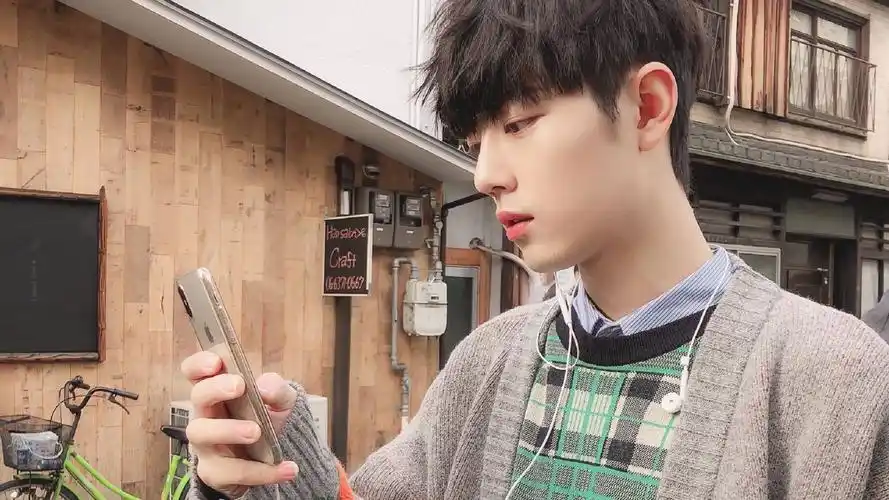 肖战明星风尚壁纸1