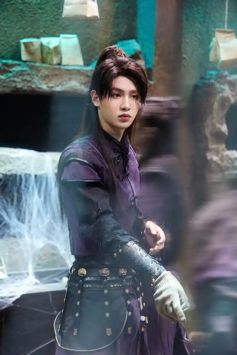 密室大逃脱幽岭传说他(下)#黄明昊 剧照!少年游走荒宅之中 - 抖音