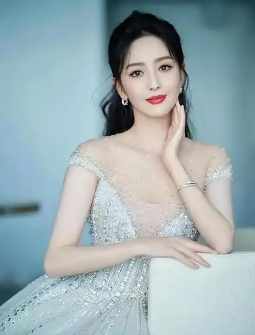 女方穿露脐装嘟嘴索吻,丫丫复婚无望|杨幂|编剧|佟丽娅|王宝强|刘昊然