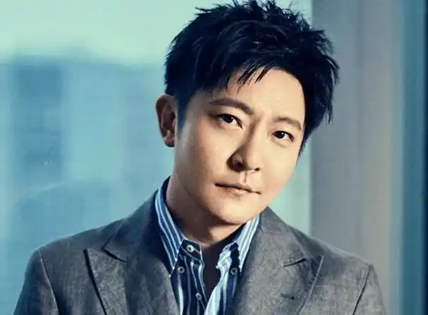 个子矮的男明星及身高(长得显矮的6位男星)(6)