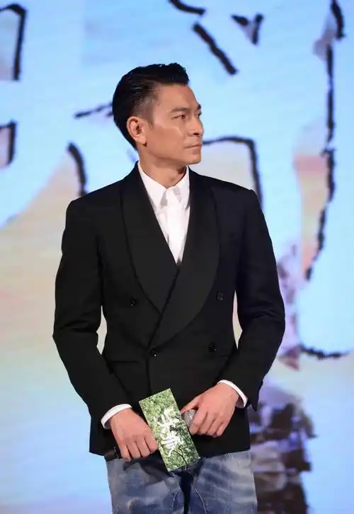 刘德华晒隔离生活,冻龄模样如小鲜肉,手写字体意外抢镜_视频_家人