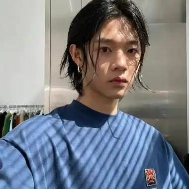 好看又帅气的30岁帅哥头像 真人头像,让人不由自主地想要靠近